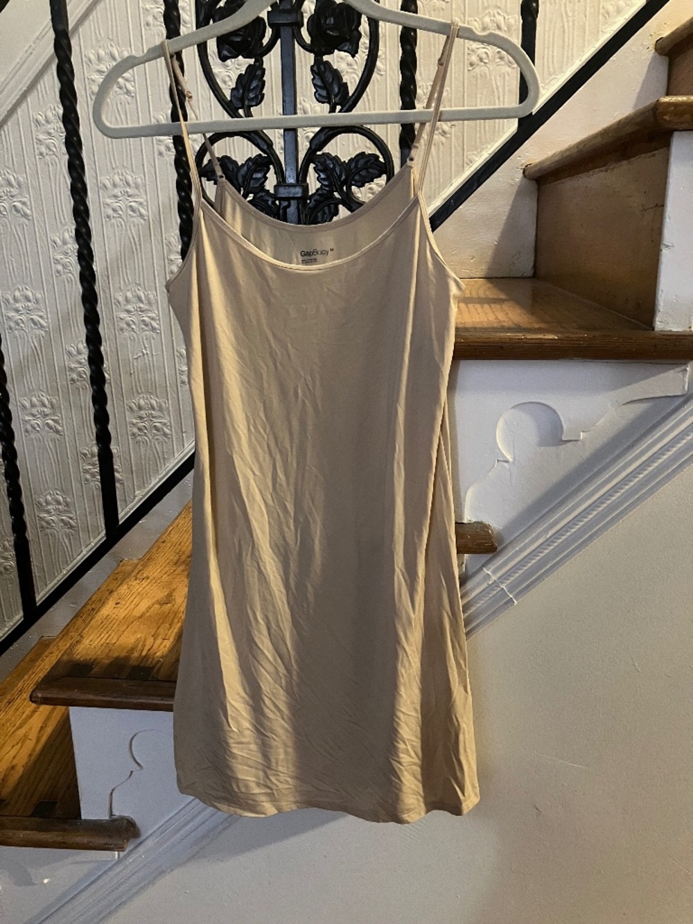 EUC Gap Body women’s slip nightgown chemise size M medium nude tan